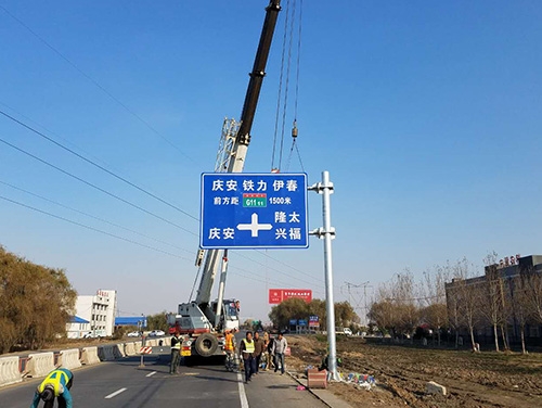 临汾临汾道路护栏网网片该如何进行正确的选购呢？
